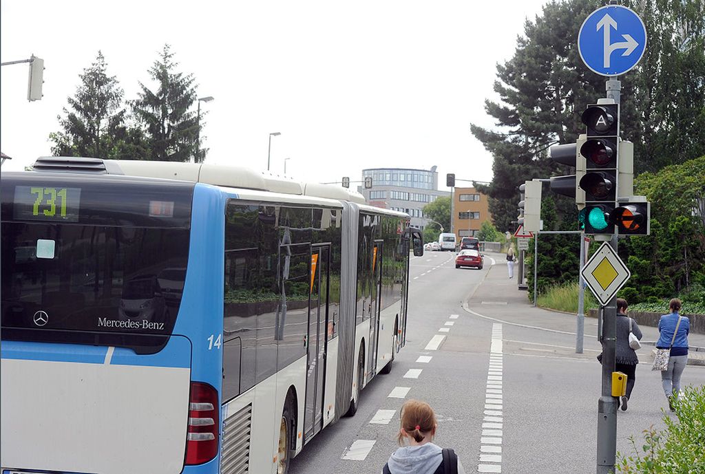 Bus auf einer Straße in Böblingen