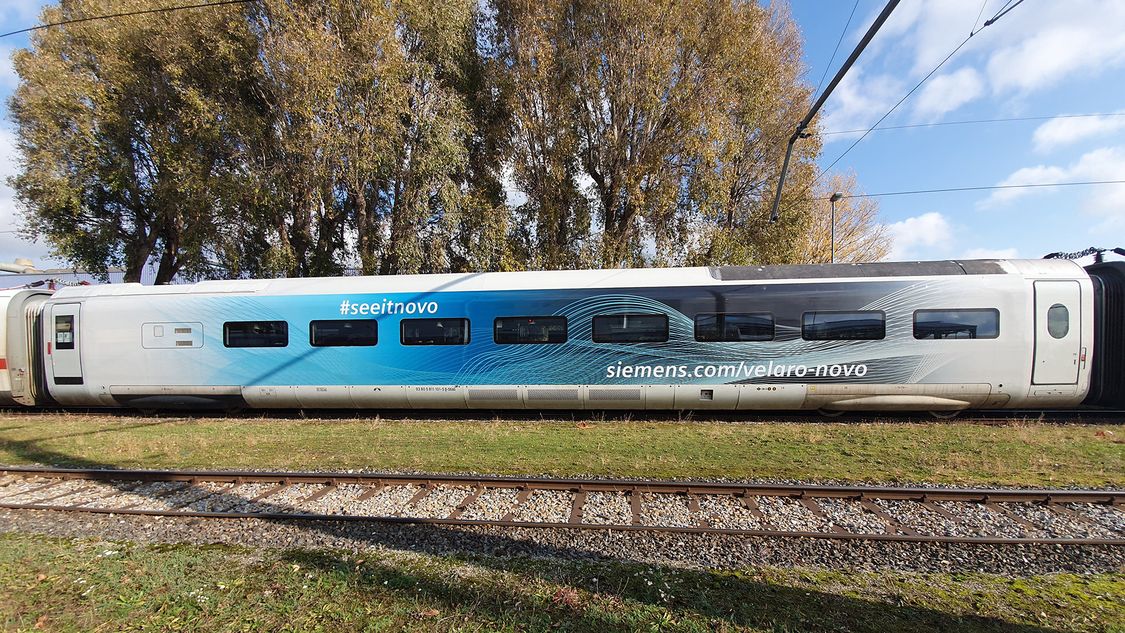  Test car of the Velaro Novo in use coupled between existing train cars