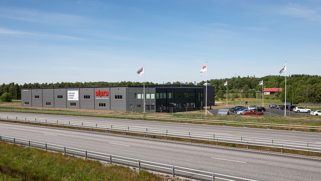 I början av 2020 flyttade Elpro in i nya lokaler vid E20 i Tokebacka industriområde utanför Alingsås.