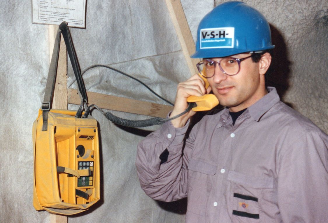 Reto Nauli, ehemaliger Head of  Siemens Energy Systems, bei einem Kundenanlass im Versuchsstollen Hagerbach (VSH) im Jahr 1993